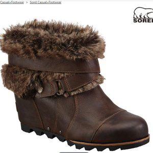The Sorel Women's Joan of Arctic Wedge Ankle Boot - Size 6.5